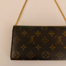 Load image into Gallery viewer, Authentic Louis Vuitton crossbody wallet
