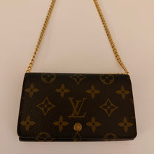 Load image into Gallery viewer, Authentic Louis Vuitton crossbody wallet
