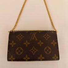 Load image into Gallery viewer, Authentic Louis Vuitton crossbody wallet
