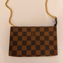 Load image into Gallery viewer, Authentic Louis Vuitton crossbody pochette
