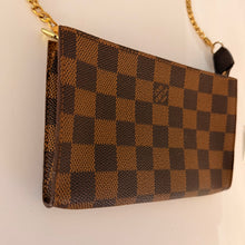 Load image into Gallery viewer, Authentic Louis Vuitton crossbody pochette
