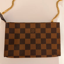 Load image into Gallery viewer, Authentic Louis Vuitton crossbody pochette
