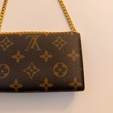 Load image into Gallery viewer, Authentic Louis Vuitton crossbody wallet
