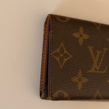 Load image into Gallery viewer, Authentic pre loved Louis Vuitton card holder
