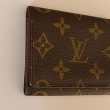 Load image into Gallery viewer, Authentic pre loved Louis Vuitton card holder
