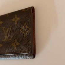 Load image into Gallery viewer, Authentic pre loved Louis Vuitton card holder
