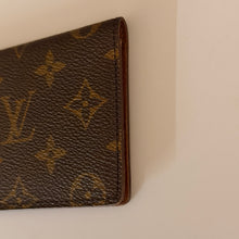 Load image into Gallery viewer, Authentic pre loved Louis Vuitton card holder
