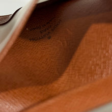 Load image into Gallery viewer, Authentic pre loved Louis Vuitton card holder
