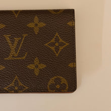 Load image into Gallery viewer, Authentic pre loved Louis Vuitton card holder
