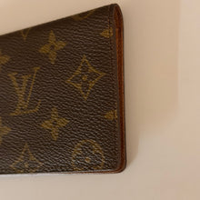 Load image into Gallery viewer, Authentic pre loved Louis Vuitton card holder
