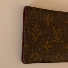 Load image into Gallery viewer, Authentic pre loved Louis Vuitton card holder
