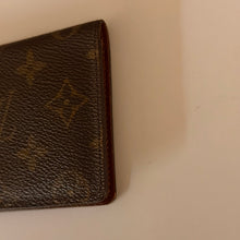 Load image into Gallery viewer, Authentic pre loved Louis Vuitton card holder
