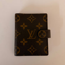 Load image into Gallery viewer, Authentic pre loved Louis Vuitton card holder
