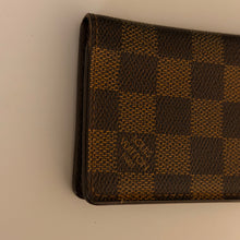 Load image into Gallery viewer, Authentic pre loved Louis Vuitton card holder
