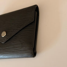 Load image into Gallery viewer, Authentic pre loved Louis Vuitton wallet
