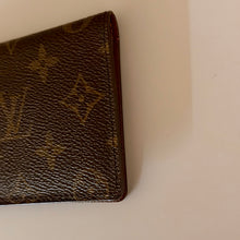 Load image into Gallery viewer, Authentic pre loved Louis Vuitton card holder
