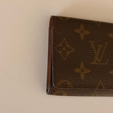 Load image into Gallery viewer, Authentic pre loved Louis Vuitton card holder
