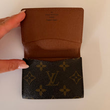 Load image into Gallery viewer, Authentic pre loved Louis Vuitton card holder
