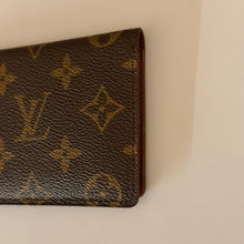 Load image into Gallery viewer, Authentic pre loved Louis Vuitton card holder
