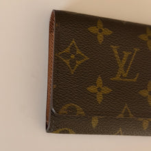 Load image into Gallery viewer, Authentic pre loved Louis Vuitton card holder
