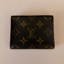 Load image into Gallery viewer, Authentic pre loved Louis Vuitton card holder
