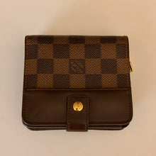 Load image into Gallery viewer, Authentic pre loved Louis Vuitton wallet
