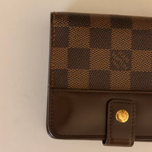 Load image into Gallery viewer, Authentic pre loved Louis Vuitton wallet
