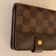 Load image into Gallery viewer, Authentic pre loved Louis Vuitton wallet
