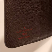 Load image into Gallery viewer, Authentic pre loved Louis Vuitton wallet

