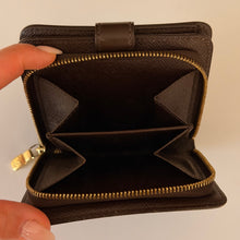 Load image into Gallery viewer, Authentic pre loved Louis Vuitton wallet
