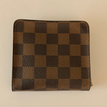 Load image into Gallery viewer, Authentic pre loved Louis Vuitton wallet
