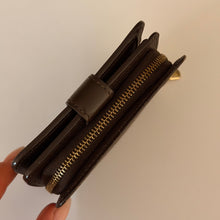 Load image into Gallery viewer, Authentic pre loved Louis Vuitton wallet

