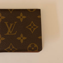 Load image into Gallery viewer, Authentic pre loved Louis Vuitton card holder
