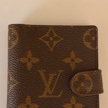 Load image into Gallery viewer, Authentic pre loved Louis Vuitton card holder
