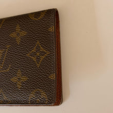 Load image into Gallery viewer, Authentic pre loved Louis Vuitton card holder
