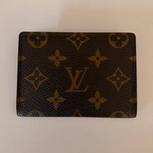 Load image into Gallery viewer, Authentic pre loved Louis Vuitton card holder
