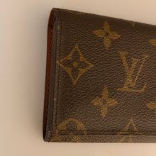 Load image into Gallery viewer, Authentic pre loved Louis Vuitton card holder
