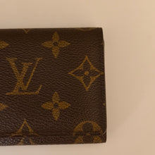Load image into Gallery viewer, Authentic pre loved Louis Vuitton card holder
