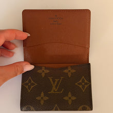 Load image into Gallery viewer, Authentic pre loved Louis Vuitton card holder
