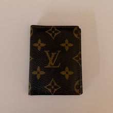 Load image into Gallery viewer, Authentic pre loved Louis Vuitton card holder
