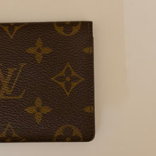 Load image into Gallery viewer, Authentic pre loved Louis Vuitton card holder
