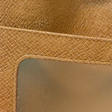 Load image into Gallery viewer, Authentic pre loved Louis Vuitton card holder
