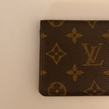 Load image into Gallery viewer, Authentic pre loved Louis Vuitton card holder
