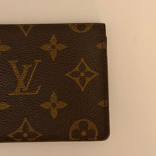 Load image into Gallery viewer, Authentic pre loved Louis Vuitton card holder
