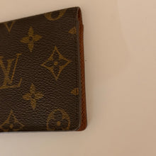 Load image into Gallery viewer, Authentic pre loved Louis Vuitton card holder
