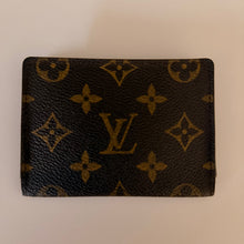 Load image into Gallery viewer, Authentic pre loved Louis Vuitton card holder
