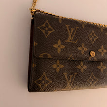 Load image into Gallery viewer, Authentic Louis Vuitton crossbody wallet
