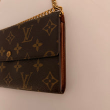 Load image into Gallery viewer, Authentic Louis Vuitton crossbody wallet
