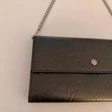 Load image into Gallery viewer, Authentic Louis Vuitton crossbody wallet
