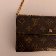 Load image into Gallery viewer, Authentic Louis Vuitton crossbody wallet
